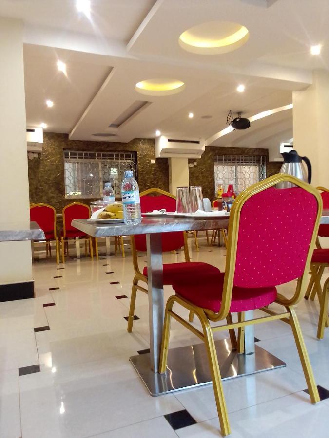 Royal Park Hotel Джинджа Экстерьер фото
