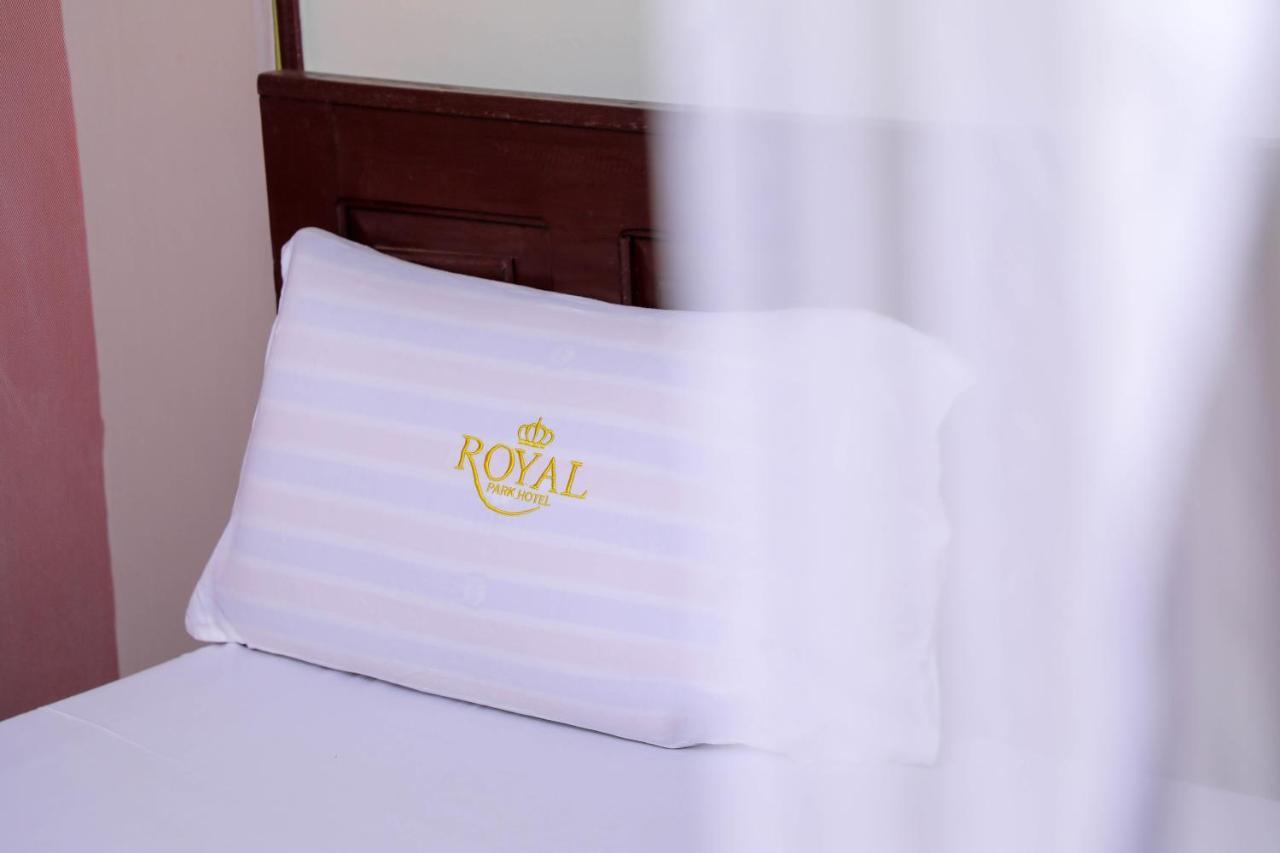 Royal Park Hotel Джинджа Экстерьер фото